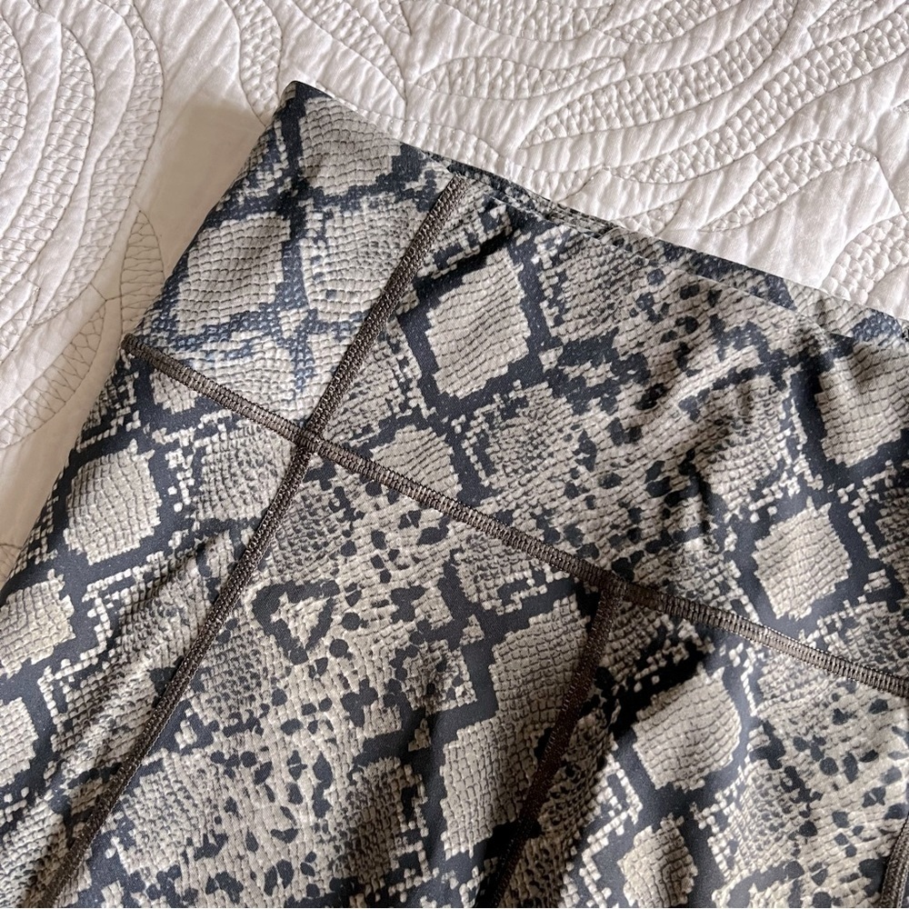 Varley - Kensington Legging - Dune Python - image 6